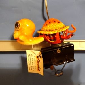Bobble- Head sea turtle magnet